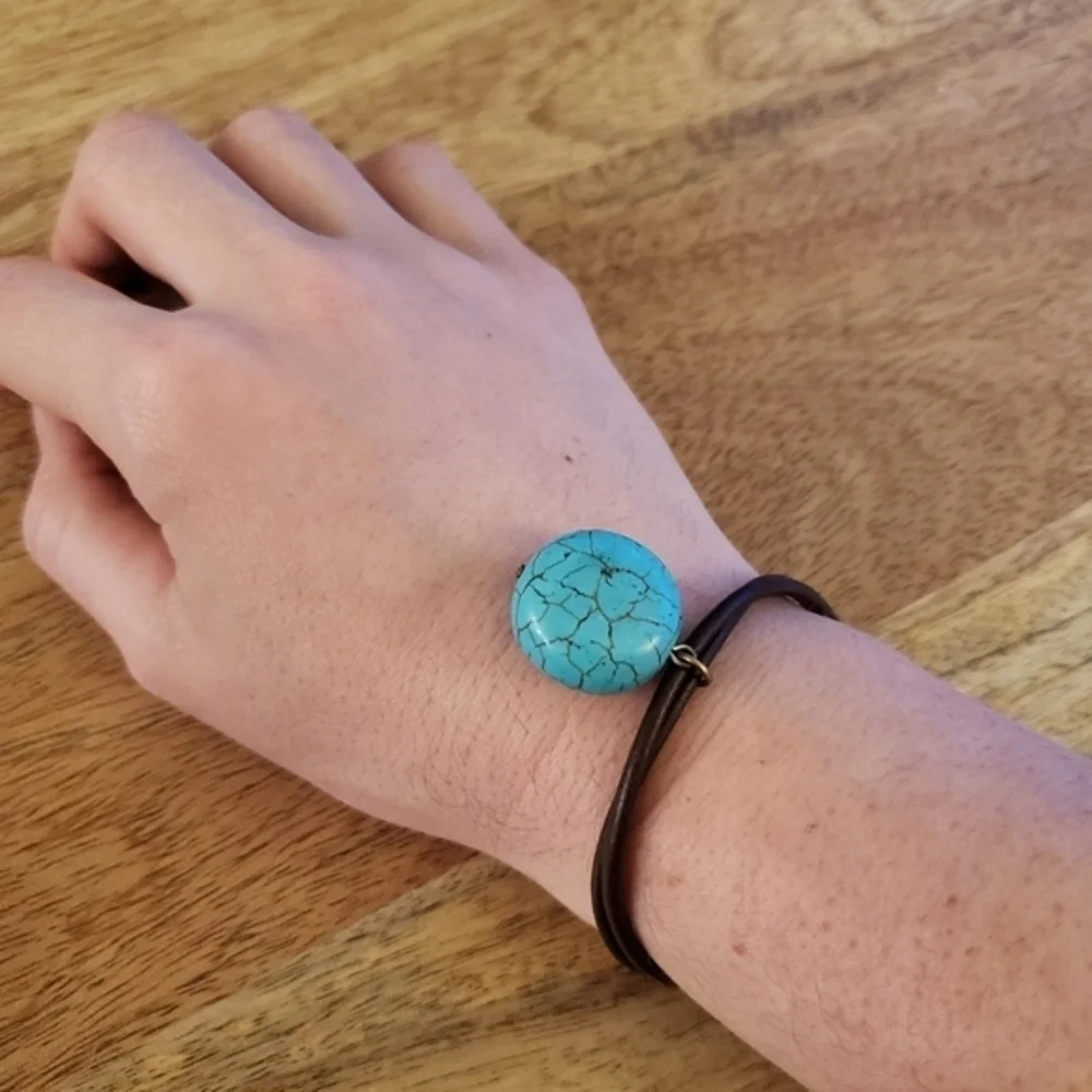 Turquoise bracelet with leather‎ strap